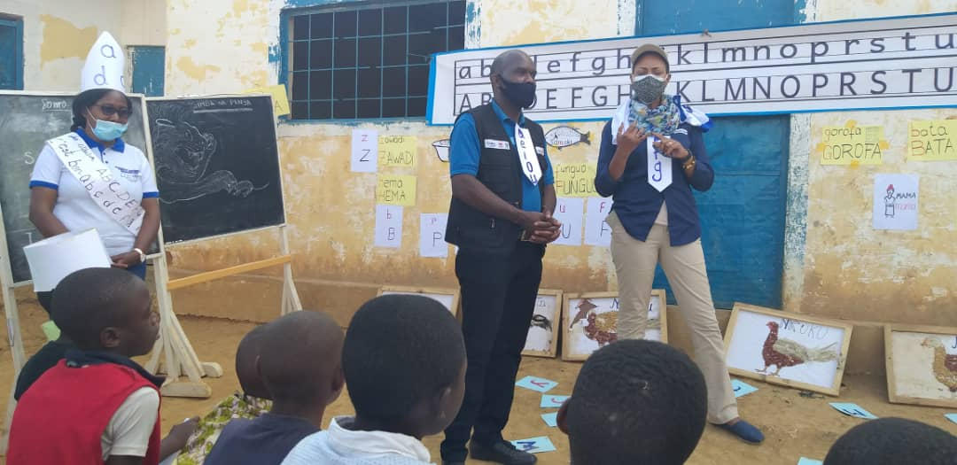 Visite de World Vision dans une activité de lecture